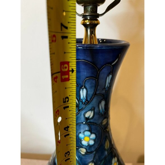 Vintage MOORCROFT POTTERY "BUTTERCUP" ceramic lamp blue with flowers rare! - Picture 9 of 16